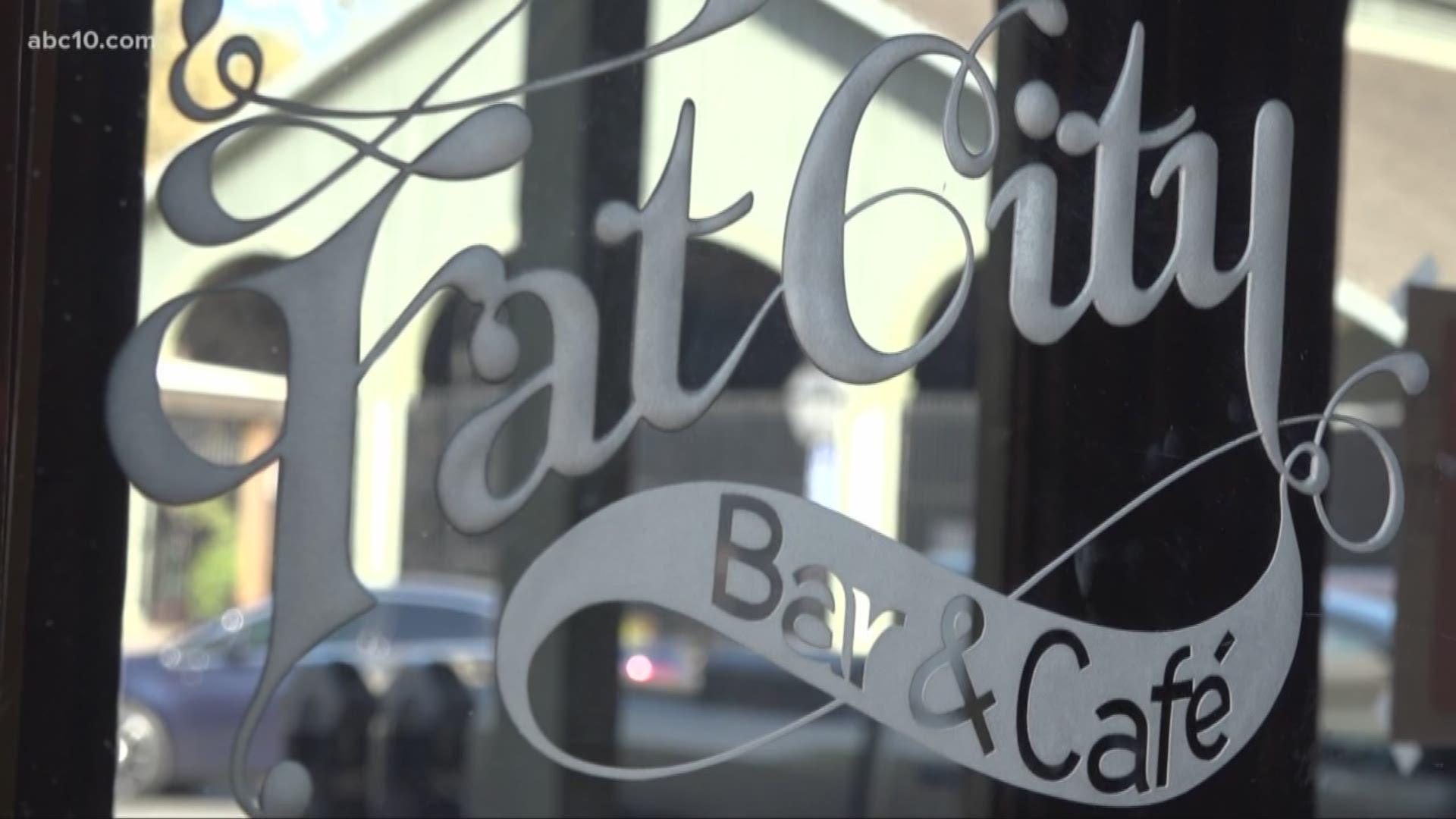Folks will no longer be able to dine with the famous Purple Lady, as Fat City closes after a more than 40 year run.