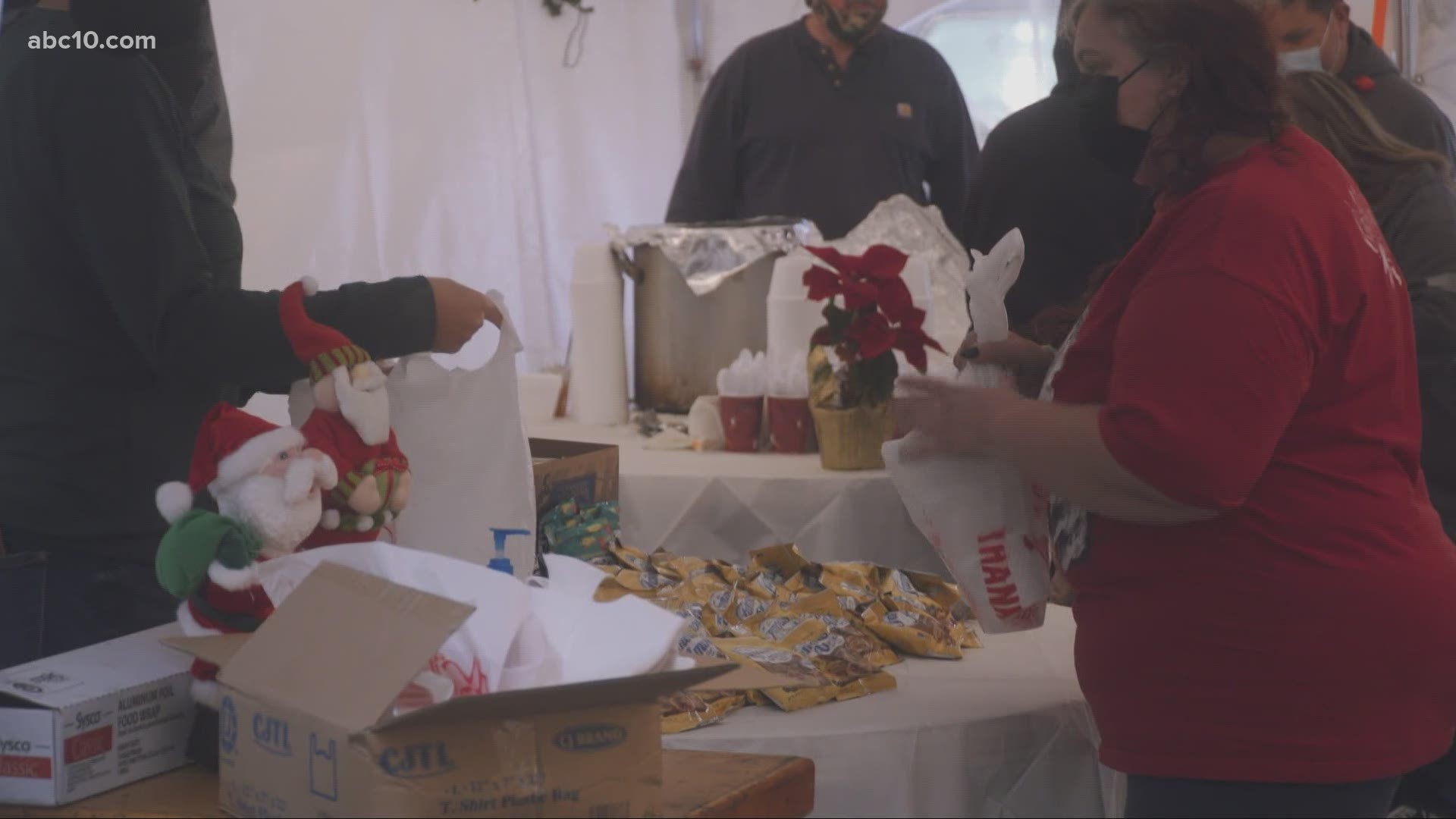 Jamies Bar and Grill gave away 200-holiday meals to families in need for the holiday season thanks to a donation from a Sacramento man.