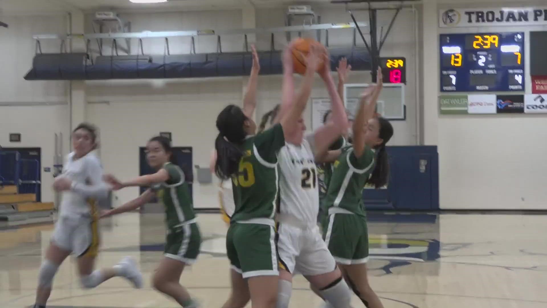 The Oak Ridge Trojans girl's basketball team have secured their place in the quarter finals.