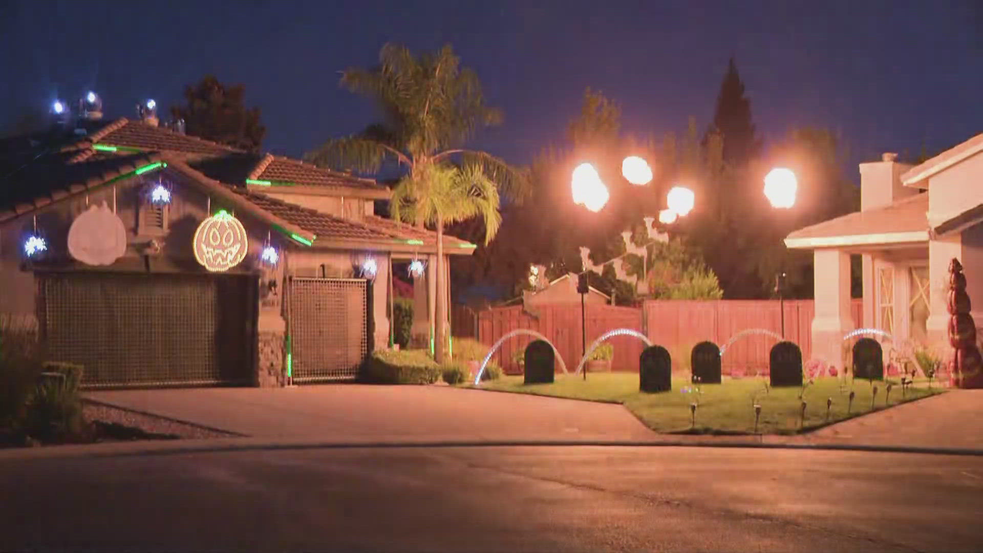 Just in time for Halloween! Rocklin man lights up the neighborhood with Halloween decorations. ABC10's Mark S. Allen gives us a look.