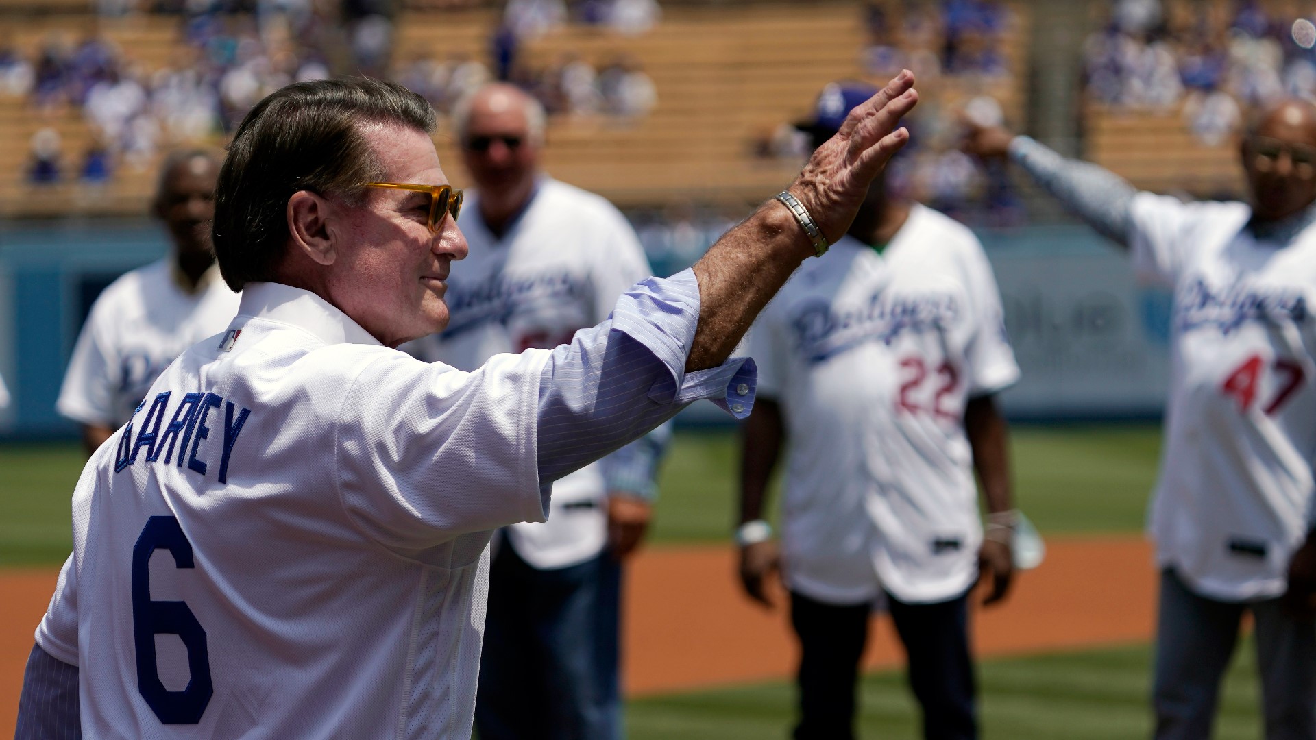 Republican Steve Garvey addresses supporters following early voting results | Full speech