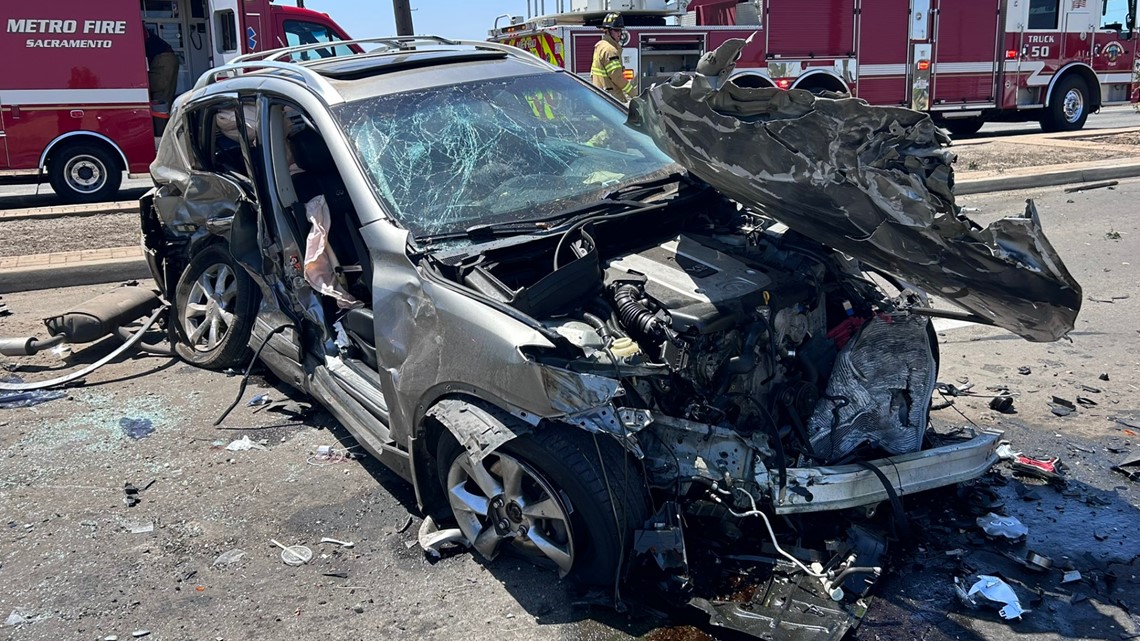 2 hospitalized, 2 more injured after crash on Bradshaw Road