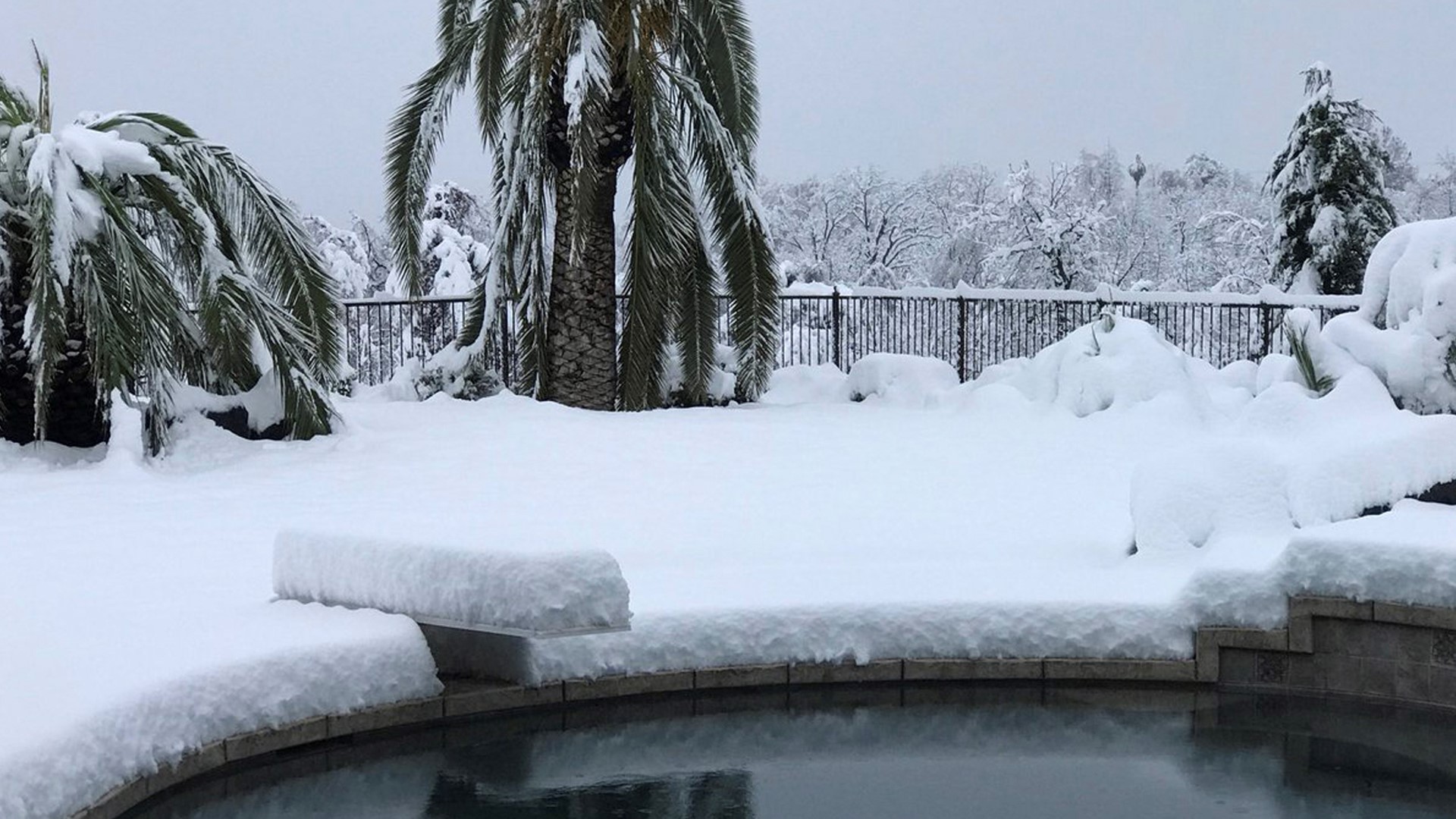 More rain and snow was dumped across Northern California on Valentine's Day. That and more on your Daily Blend of weather, traffic and headlines.