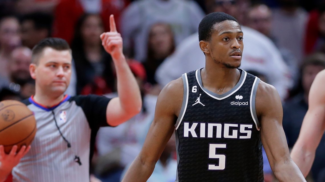 Fox's late FTs gives Kings win over Rockets