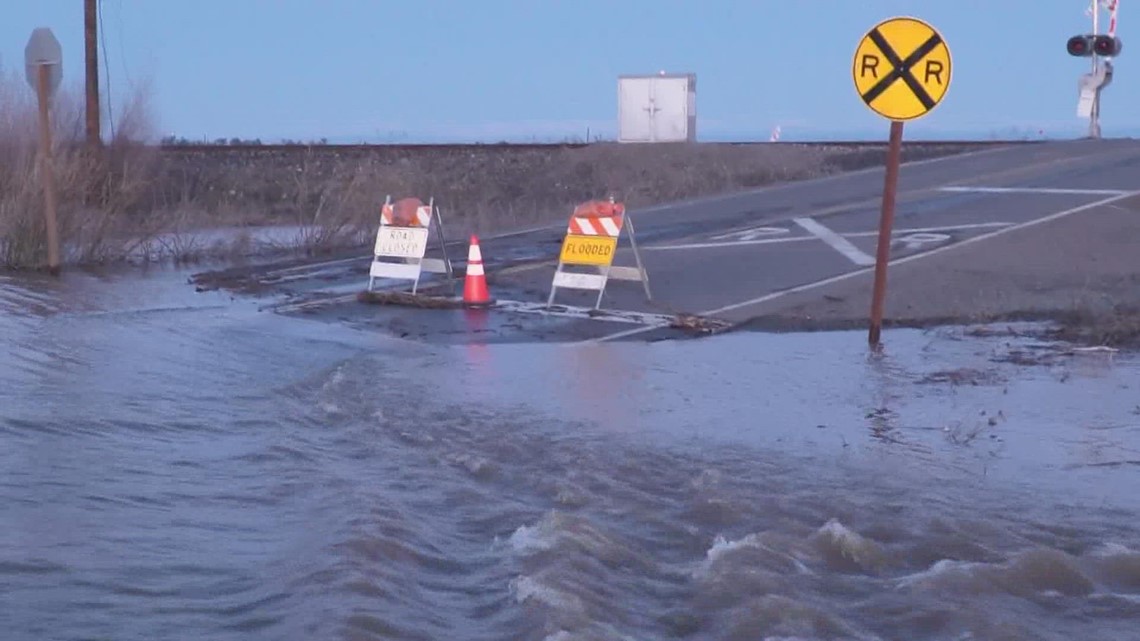 Crews working to repair levees around Cosumnes River, nearby roads