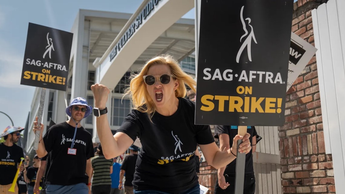 How college students with Hollywood dreams see industry strikes - Vimarsana News