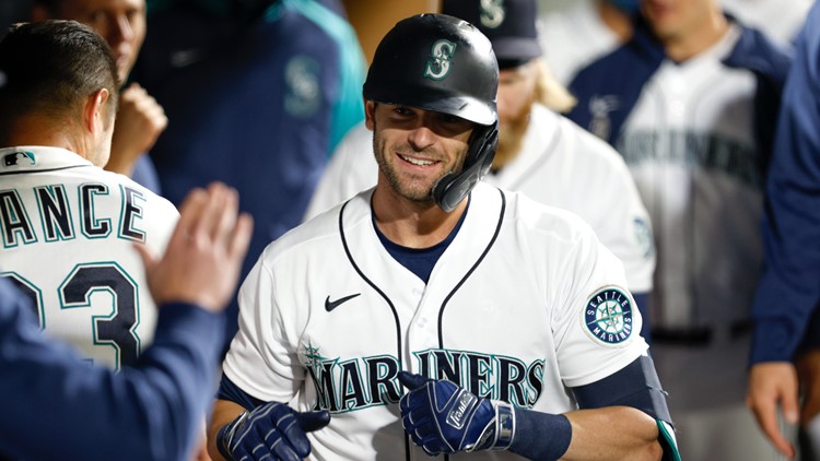 Haniger's homer helps M's beat A's 4-2, close in wild card