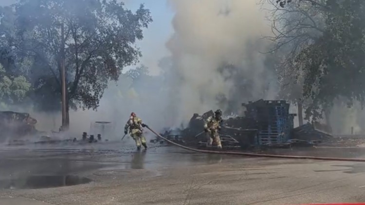 Fire crews put out pallet fire threatening Citrus Heights Walmart