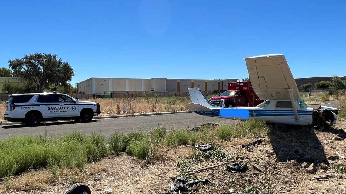 Vacaville plane crash leaves 2 injured at Nut Tree Airport