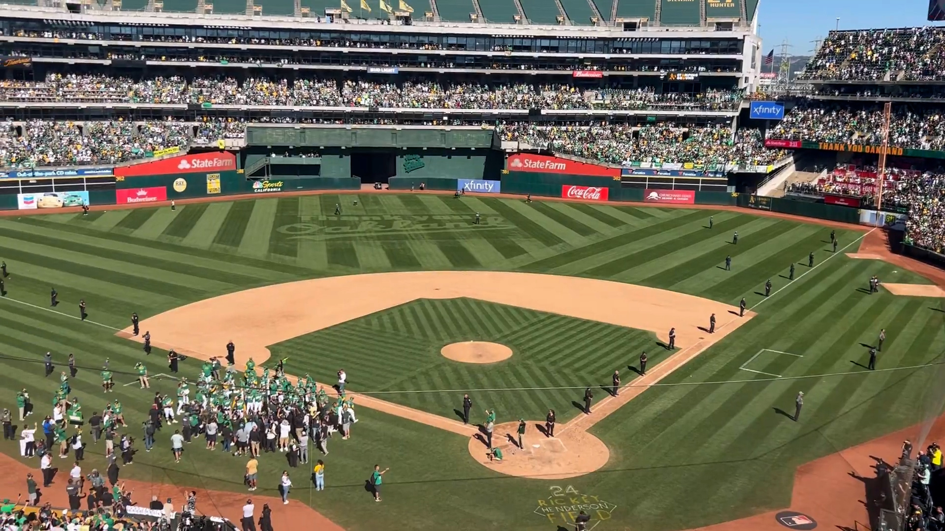 Oakland A's fans break out in “Let’s go Oakland" chant