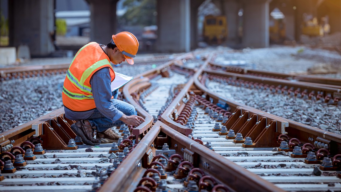 Metrolink tests use of quake alerts to stop trains in Riverside - Vimarsana News