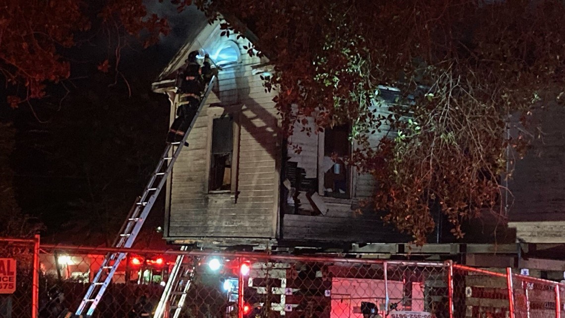 House fire early Monday morning in downtown Sacramento | abc10.com