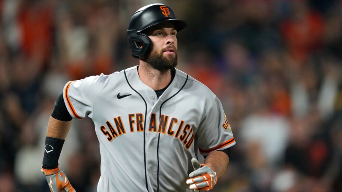 Giants' Brandon Belt placed on IL with fractured thumb, could be out 4 weeks