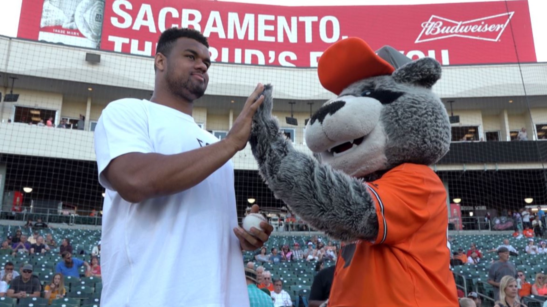 Sacramento native Arik Armstead, the defensive end of the San Francisco 49ers, was back in his hometown to toss the ceremonial first pitch at Raley Field before the River Cats game.
