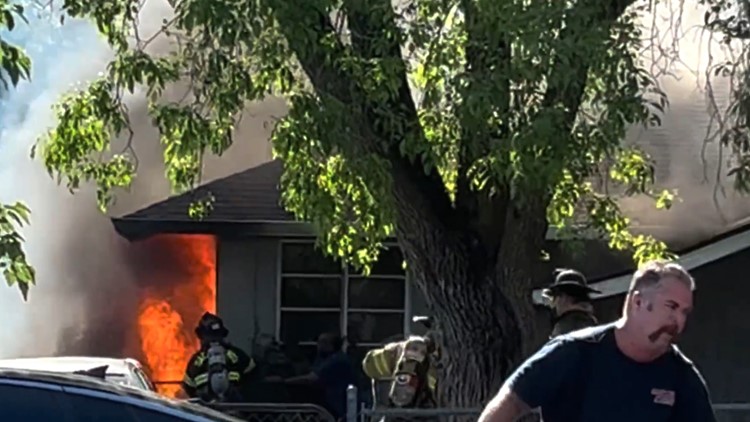 4 people displaced after Arden-Arcade house fire