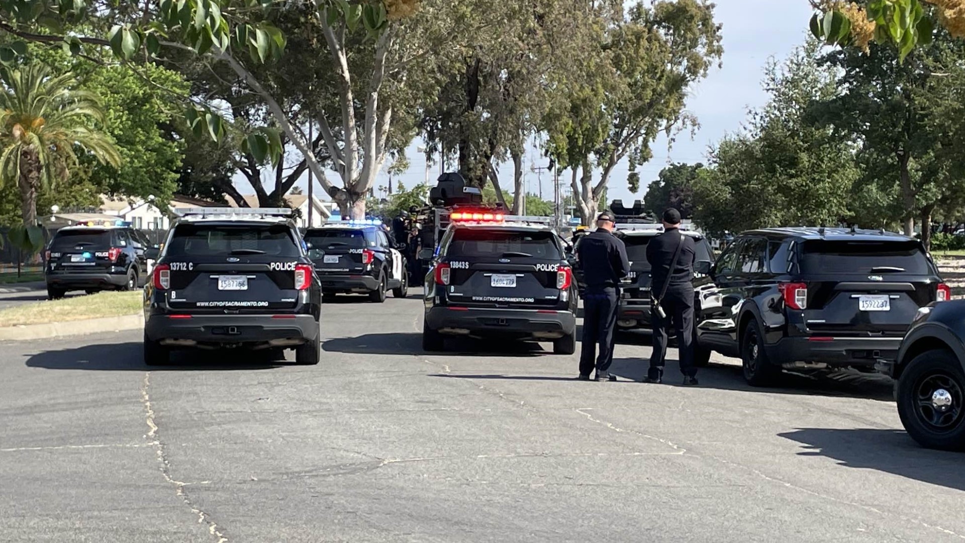 Sacramento police investigating armed person in vehicle | abc10.com