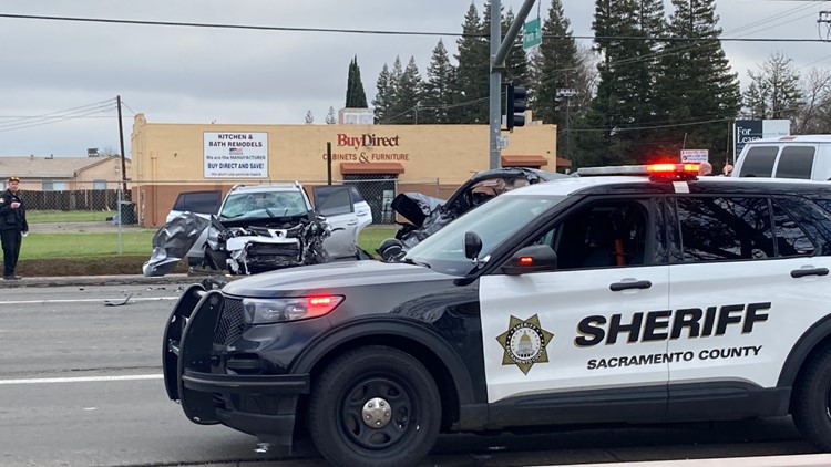 2 dead after 3-car crash involving suspected carjacker in South Sacramento
