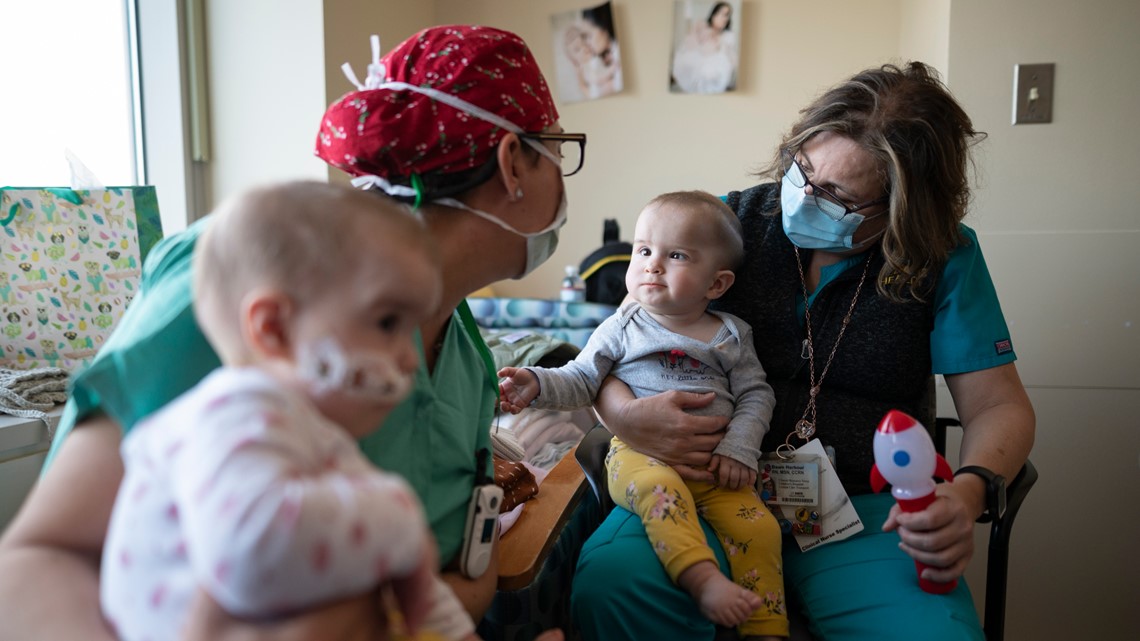 UC Davis discharges formerly conjoined twins for Christmas | abc10.com