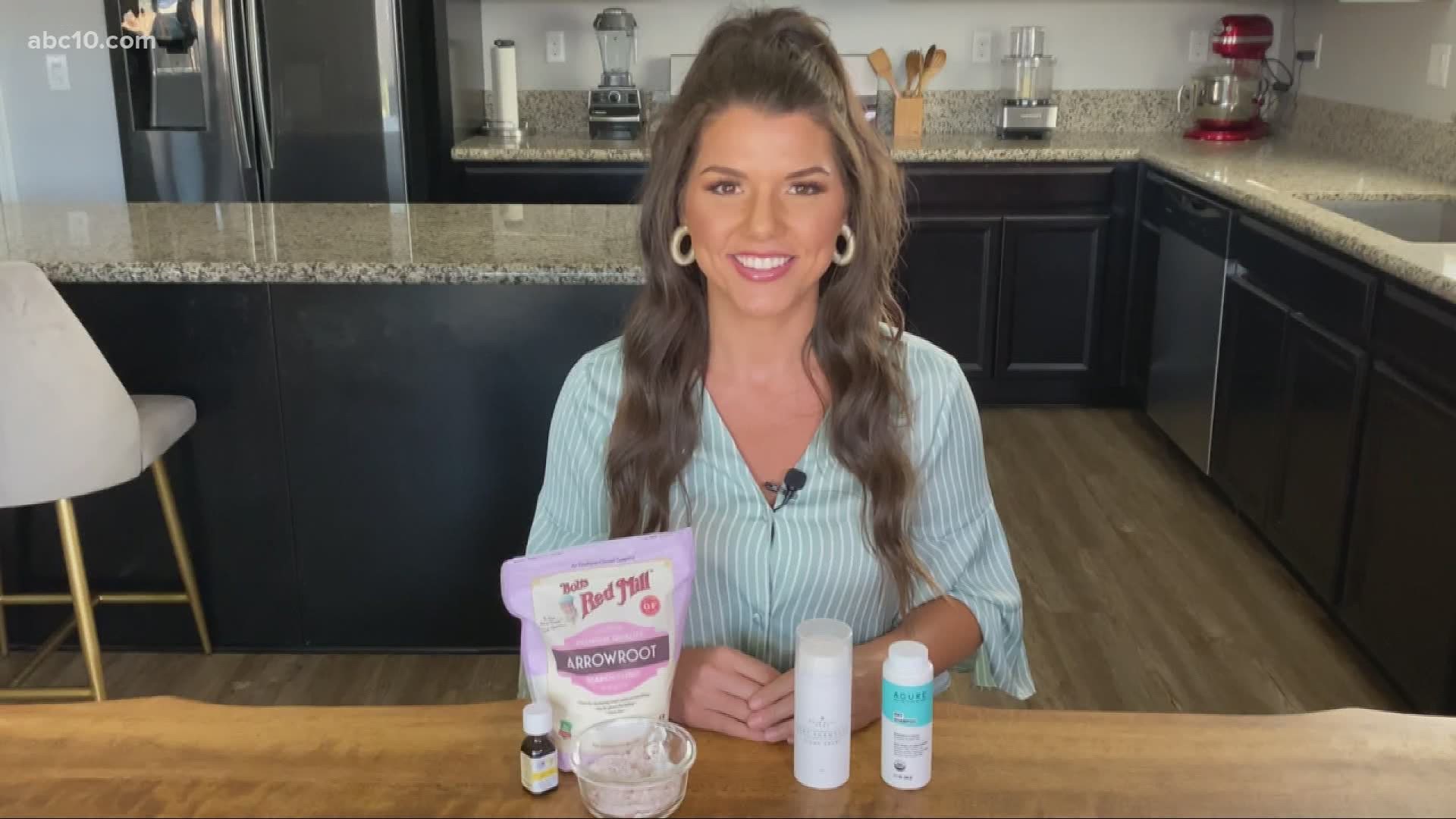 Dry "shampoo" soaks up oils to control oil and keep hair looking fresh between washes. Check out Megan Evan's recipe and two favorite, healthy brands.