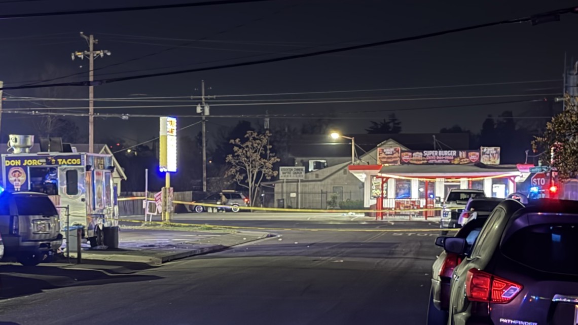 2 injured in shooting near liquor store, taco truck in Stockton