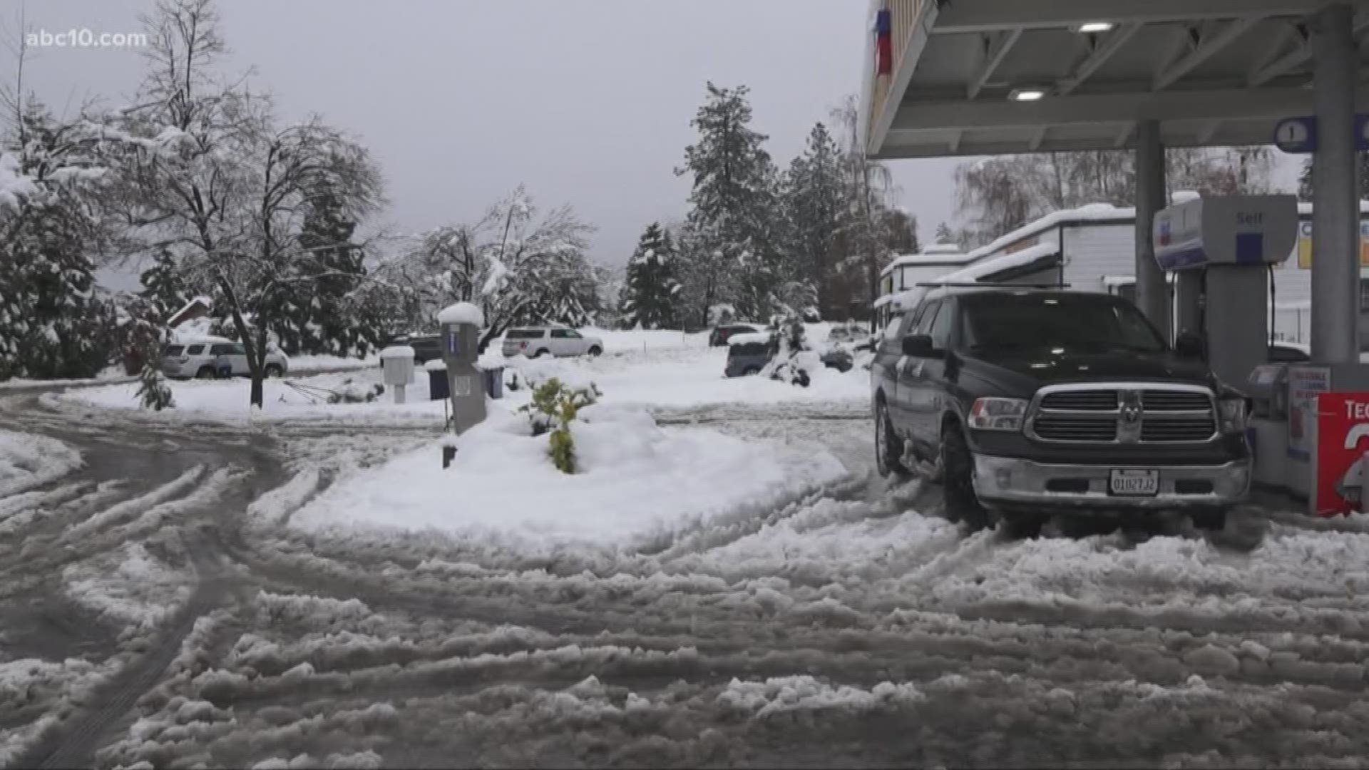 PG&E says thousands of its customers lost power because of the winter storm, while drivers had to stop and put chains on cars before heading out.
