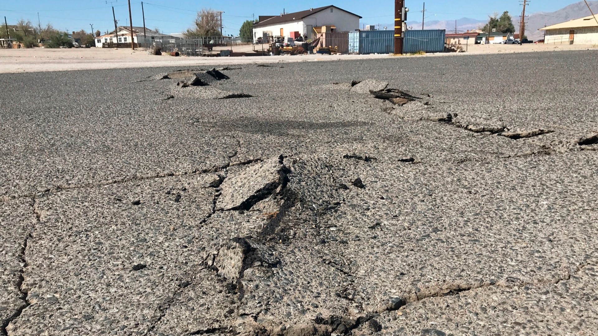 7 1 Magnitude Earthquake Sparks Fires Shuts Roads Causes Injuries In Southern California