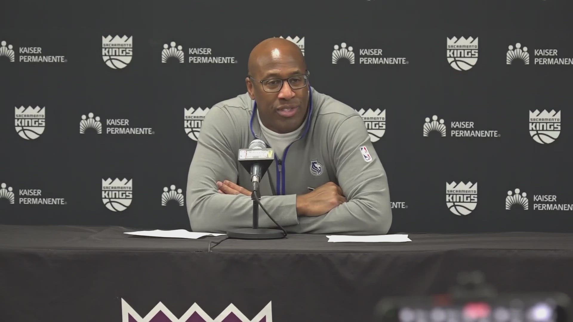 Sacramento Kings Head Coach Mike Brown talks about the last-quarter comeback against the Golden State Warriors and De'Aaron Fox's leadership.