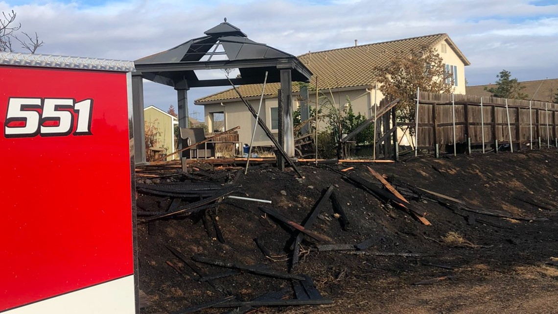 Crews tackle 7-acre grass fire near homes in Sacramento | abc10.com