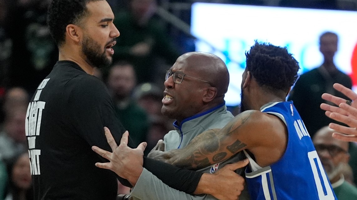 Mike Brown Ejection: Sacramento Kings Coach Fined After Outburst ...