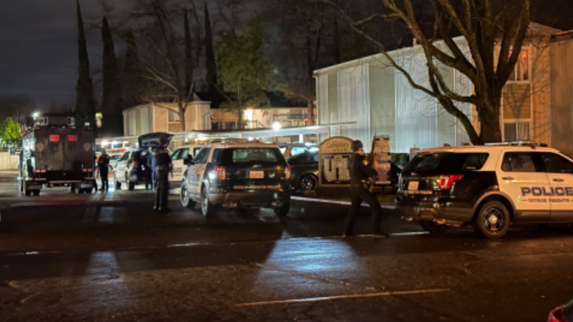 Man arrested after standoff at Sunrise Center Apartments