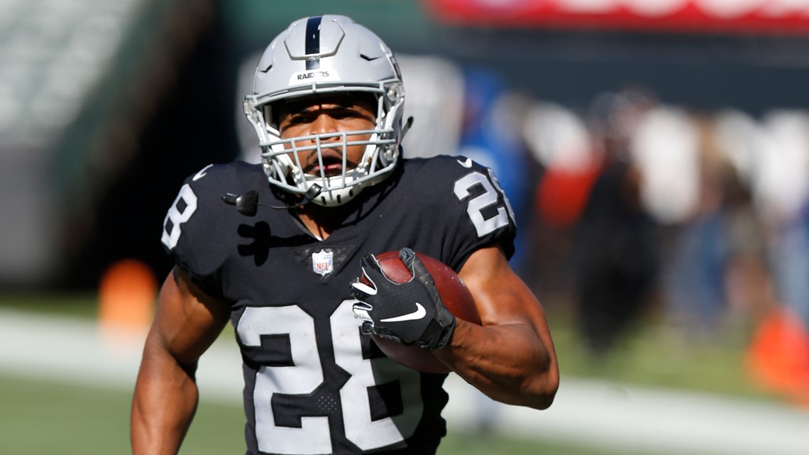 Oakland Raiders running back Doug Martin (28) celebrates his