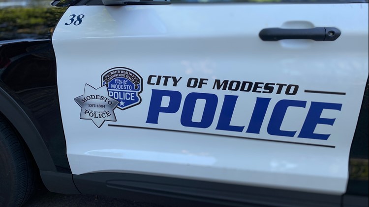 Modesto crash leaves woman dead
