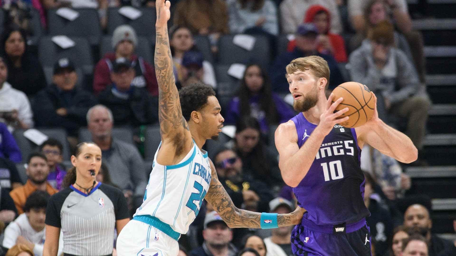 De’Aaron Fox led the Kings with 30 points, including 12 in the fourth quarter. Domantas Sabonis had 23 points and 19 rebounds for his 15th straight double-double.