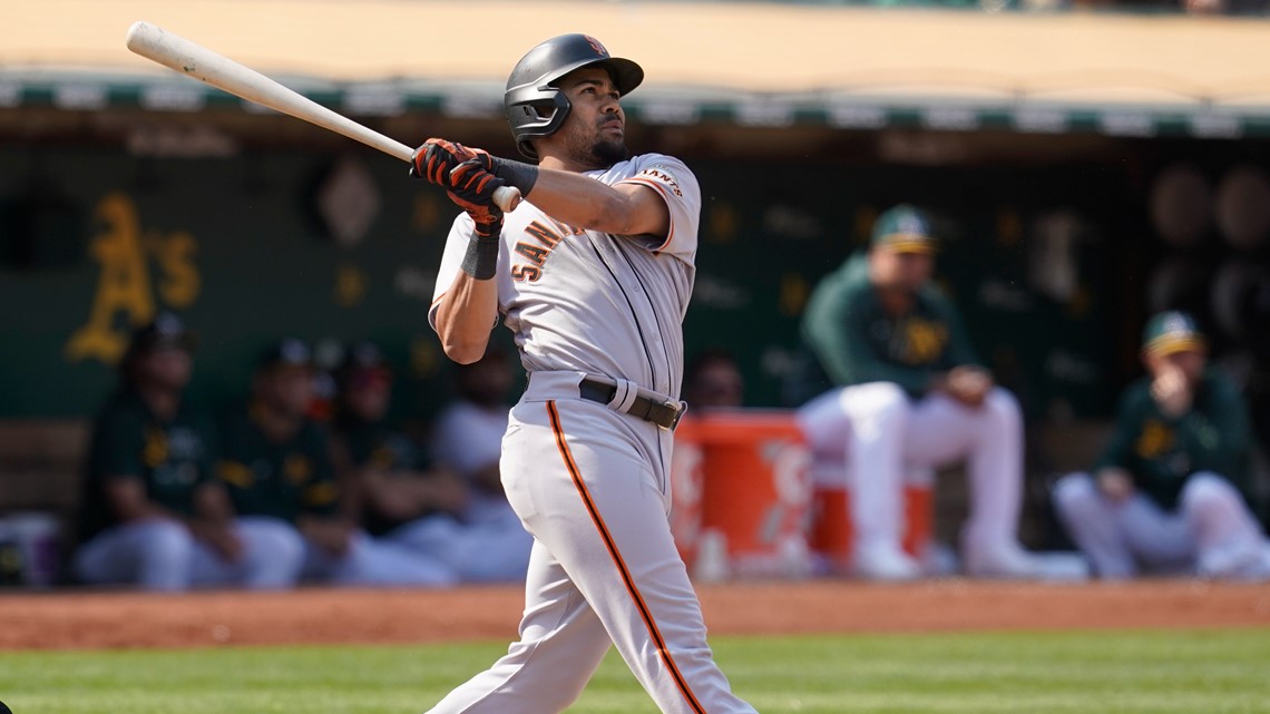 Wade's pinch-hit HR in 9th lifts Giants past A's 6-5