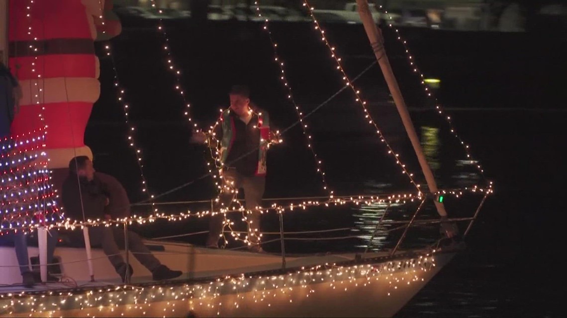 'Bella Vita' decorated boat joins others in Stockton lighted boat parade