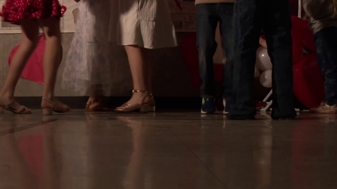 Valentine’s dance continues despite Yuba County power outage