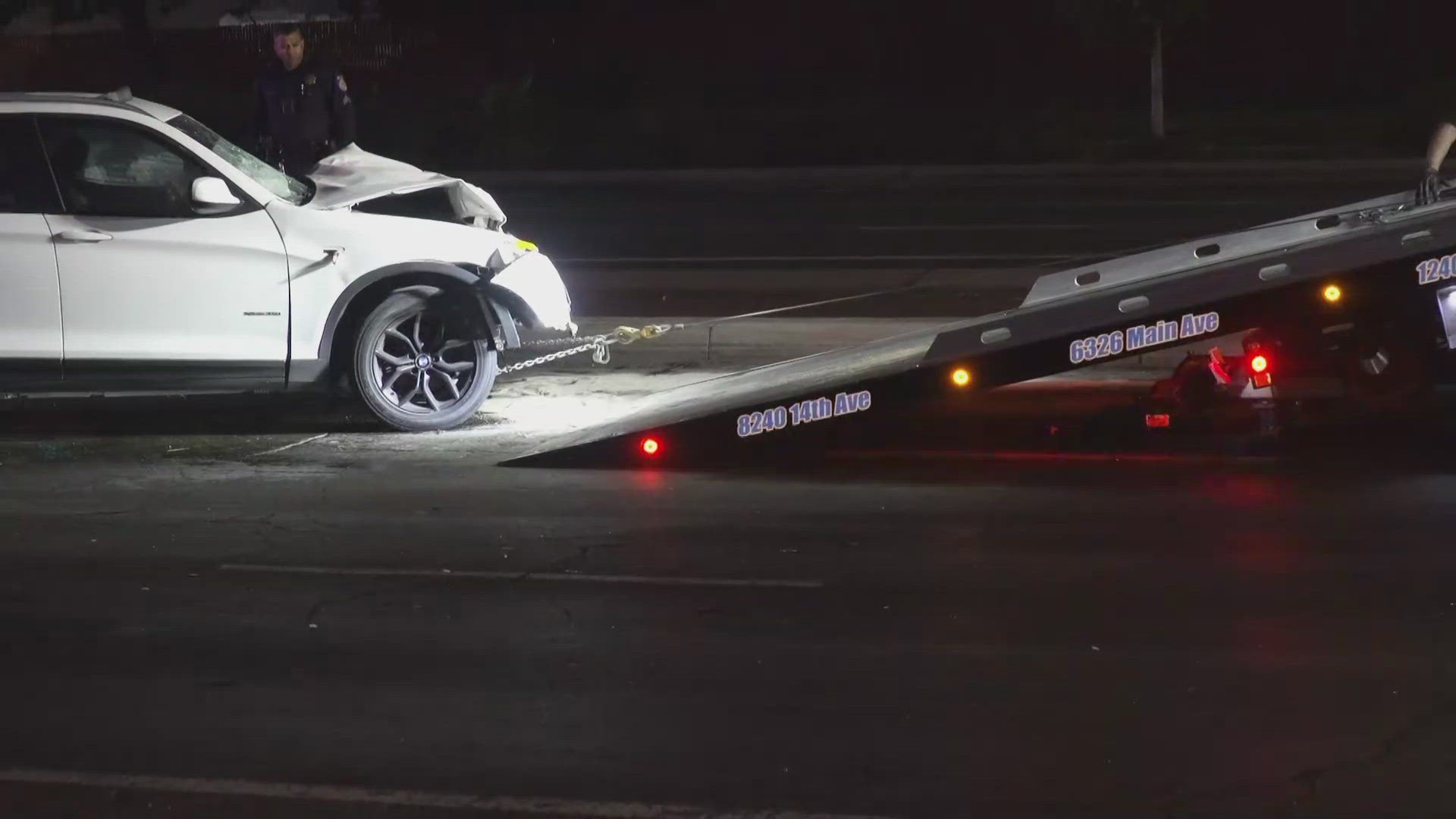 A police chase after an alleged burglary at a marijuana business ended in a crash early Monday in Rosemont; one suspect was detained and another is at large.