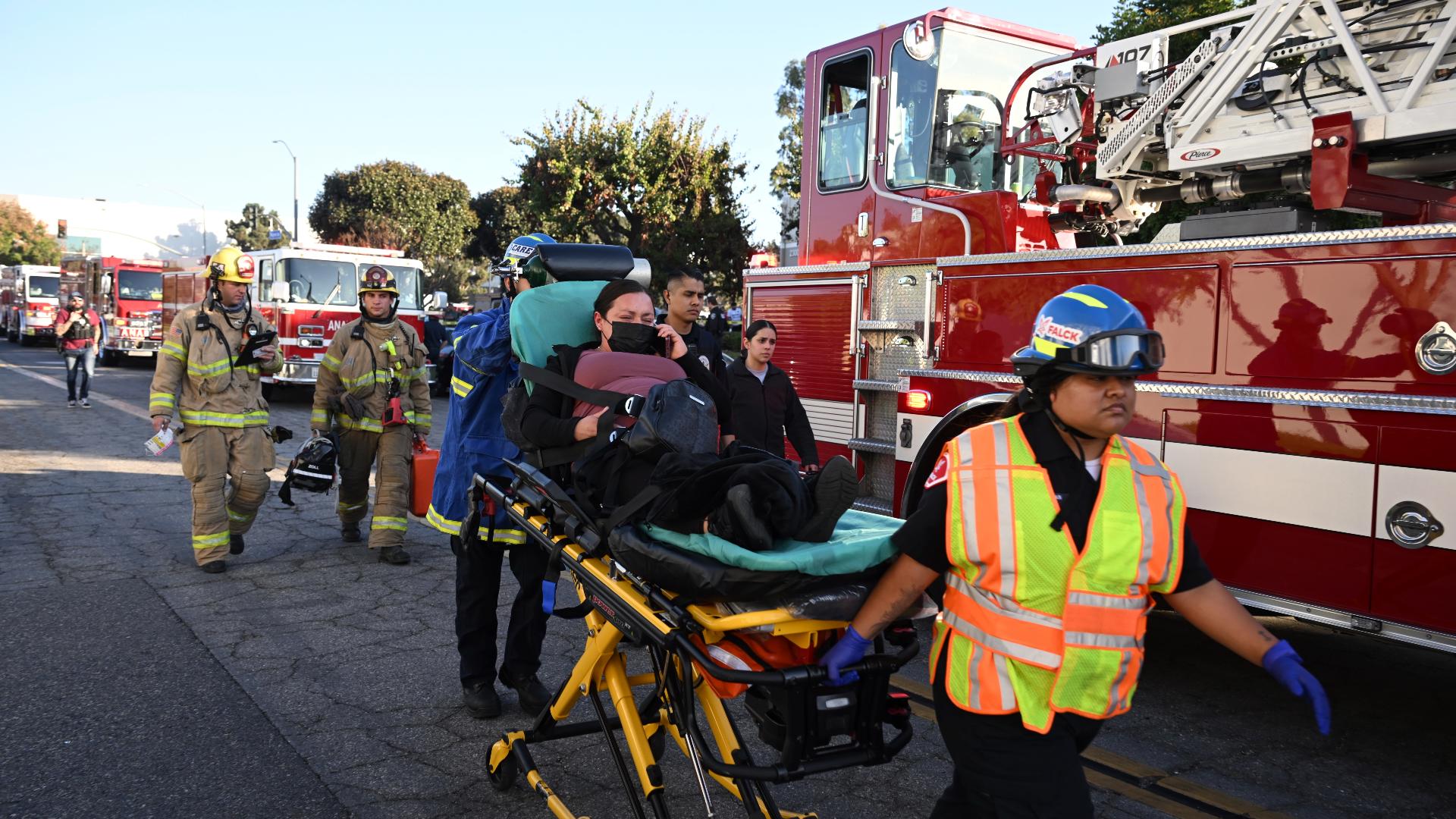 2 dead and 19 injured in Southern California plane crash