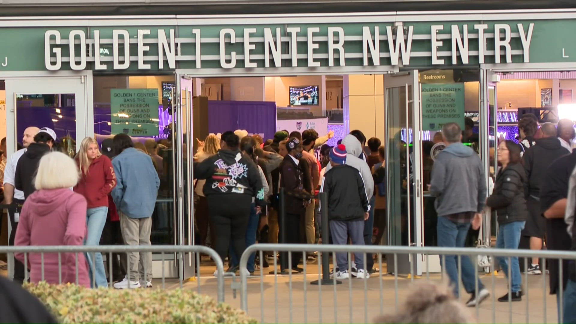 Sacramento Kings Lose Home Opener, but Fans Aren't Giving Up | abc10.com