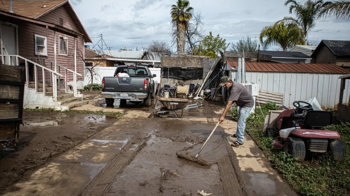 California disaster relief slowly flows to undocumented workers - Vimarsana News
