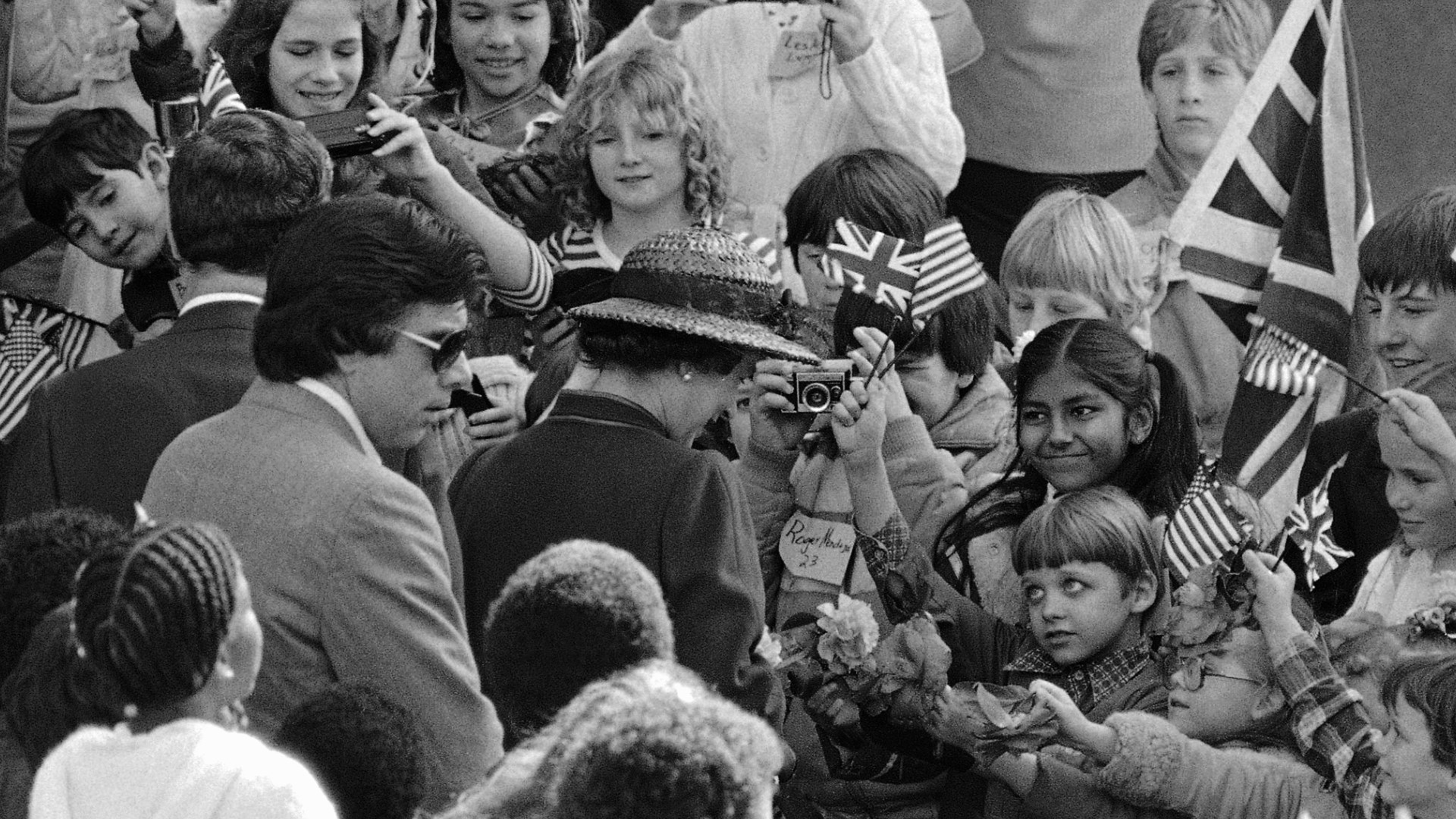 When did Queen Elizabeth II visit Sacramento?