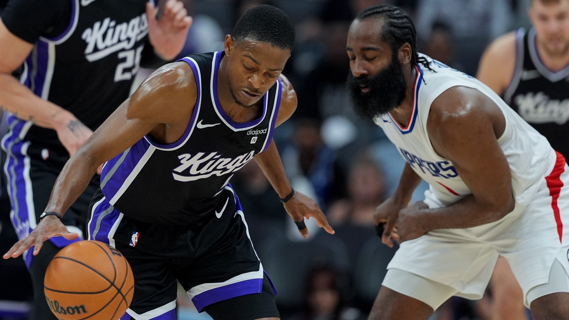 The Kings moved within one game of sixth-place New Orleans in the Western Conference as they seek to avoid the play-in tournament.