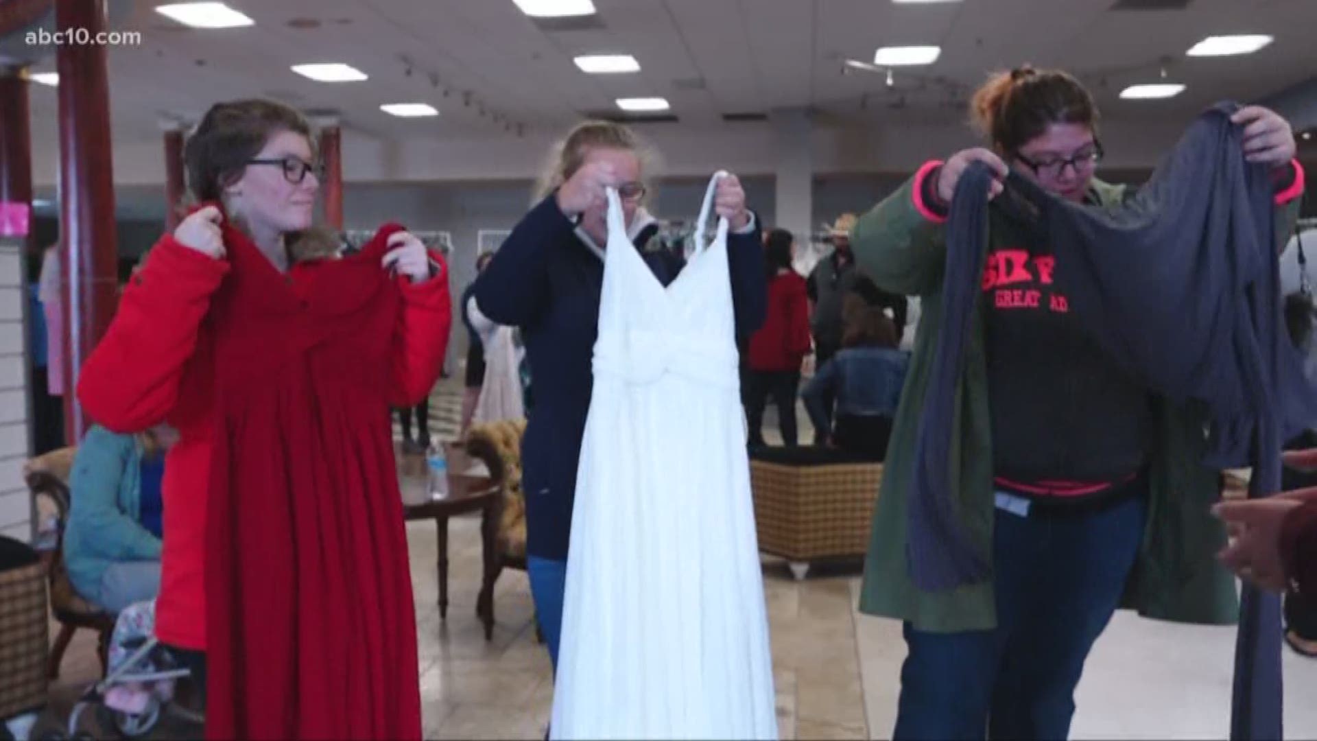 After its warehouse burnt in the Camp Fire, a nonprofit in Butte County needed a place to donate hundreds of new dresses and gowns, so it reached out to the Vida de Oro Foundation in Sacramento.