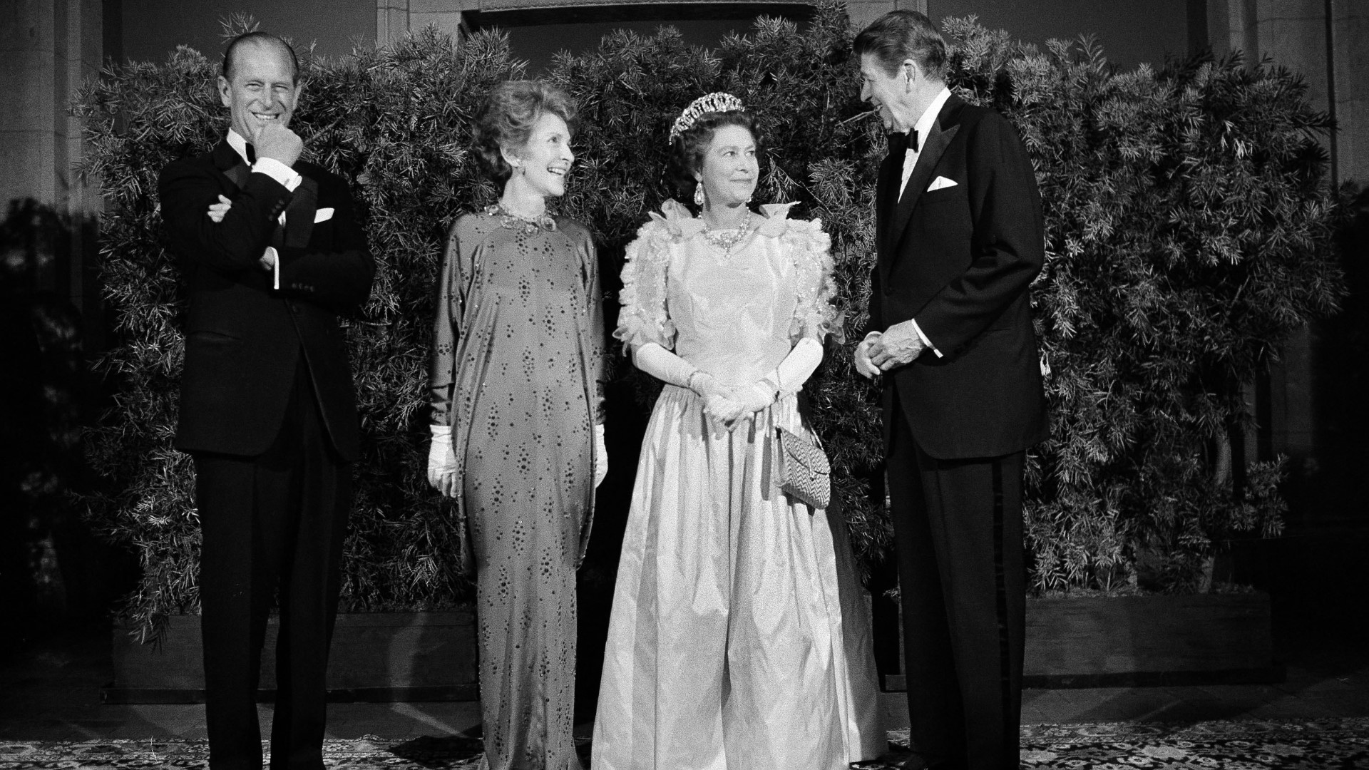 When did Queen Elizabeth II visit Sacramento?