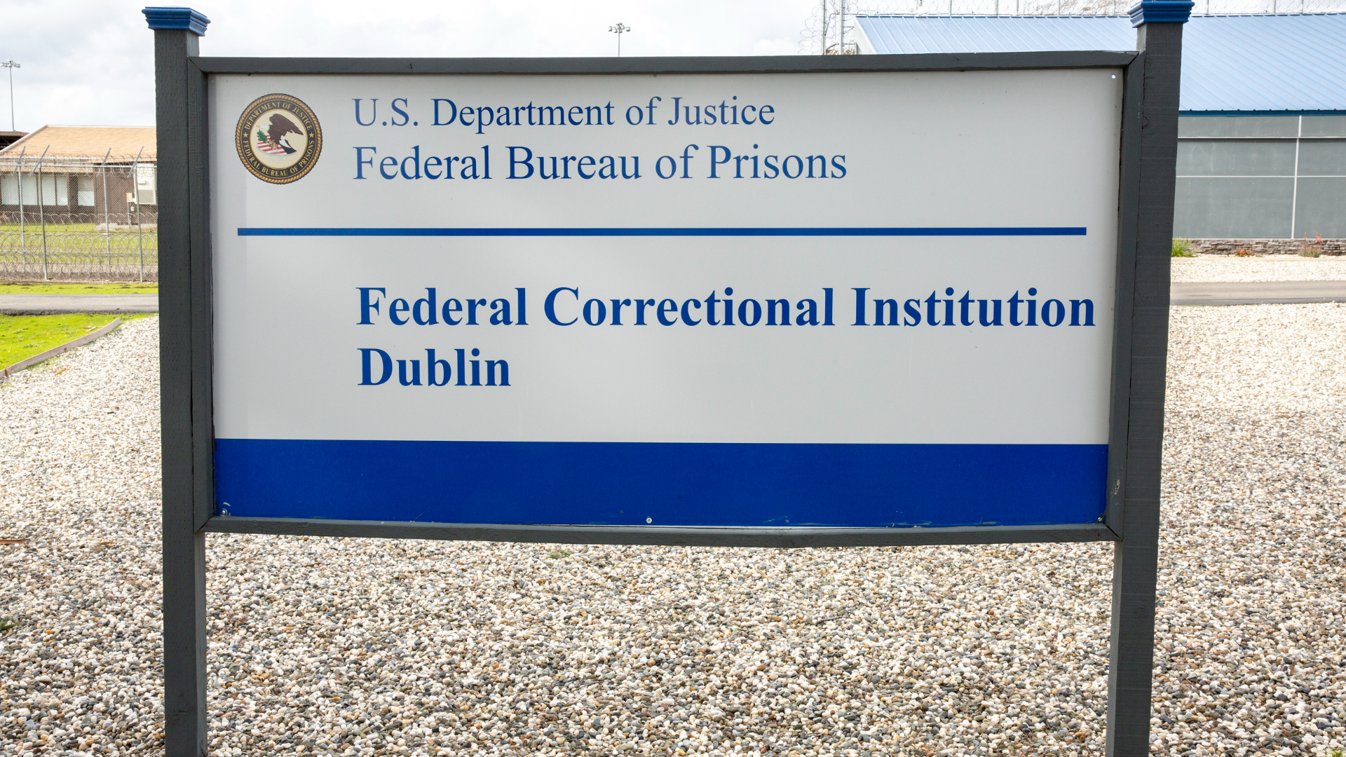 Federal prison employee pleads guilty to inmate sex abuse | abc10.com