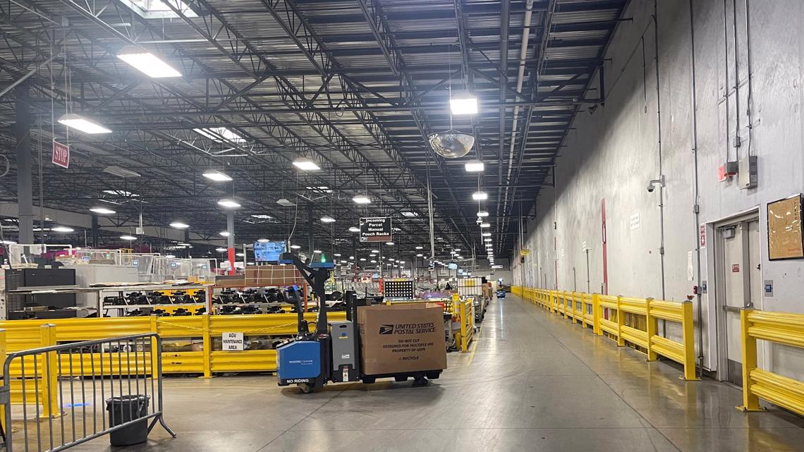 USPS braces for holiday shipping rush