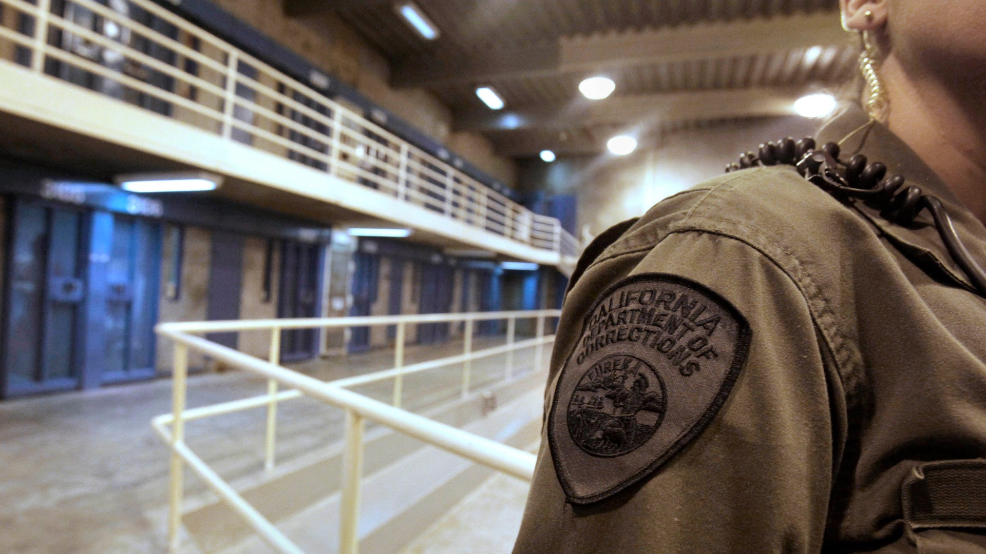 Vacaville corrections officer pleads guilty to taking bribes | abc10.com