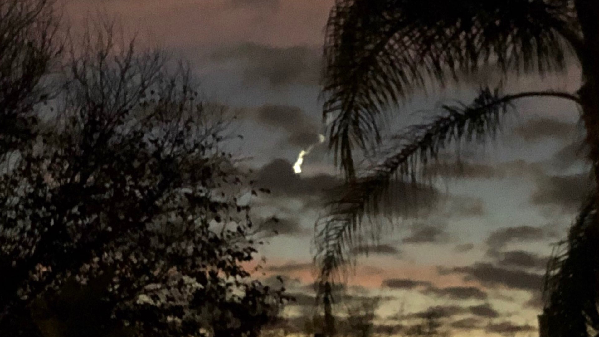 PHOTOS What was that bright light over Sacramento?