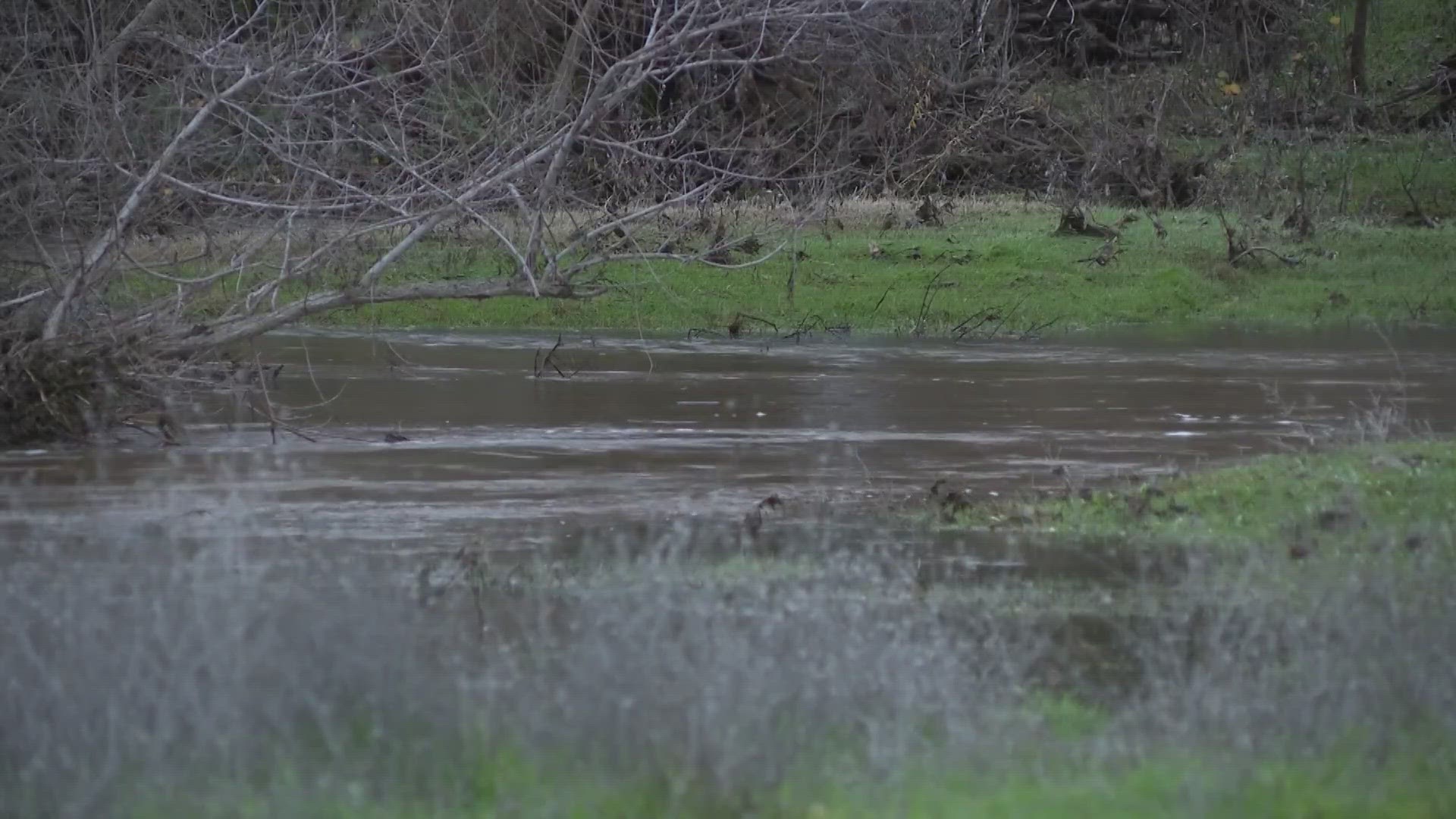 Heavy rain and flooding concerns as crashes impact traffic in Sacramento.