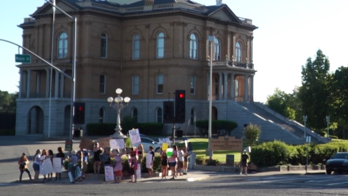 Abortion rights protest in Auburn | Roe v. Wade - Vimarsana News